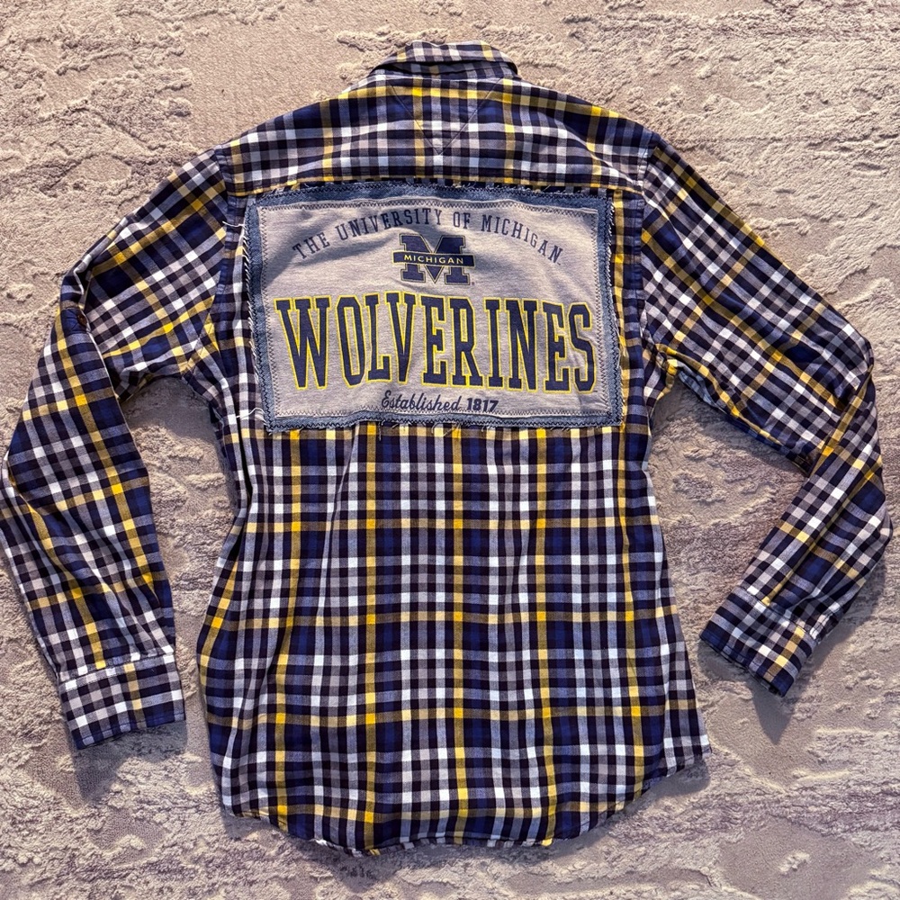 Michigan Wolverines Button Up